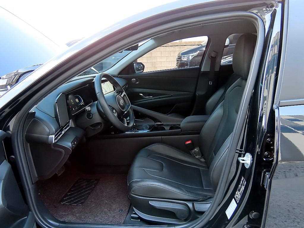 HYUNDAI Avante - Vista 5