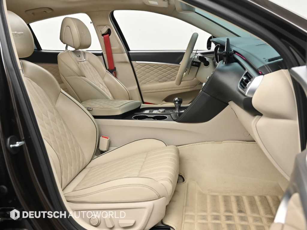 Genesis G70 - Vista 9