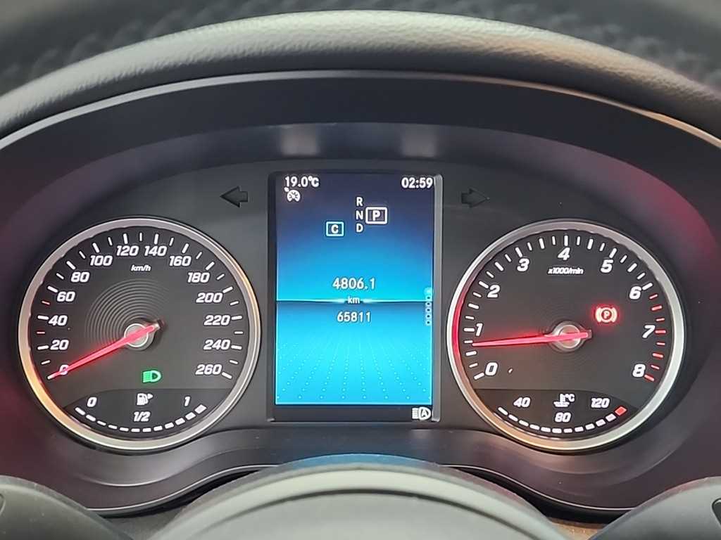 Mercedes Benz C Class - Vista 6