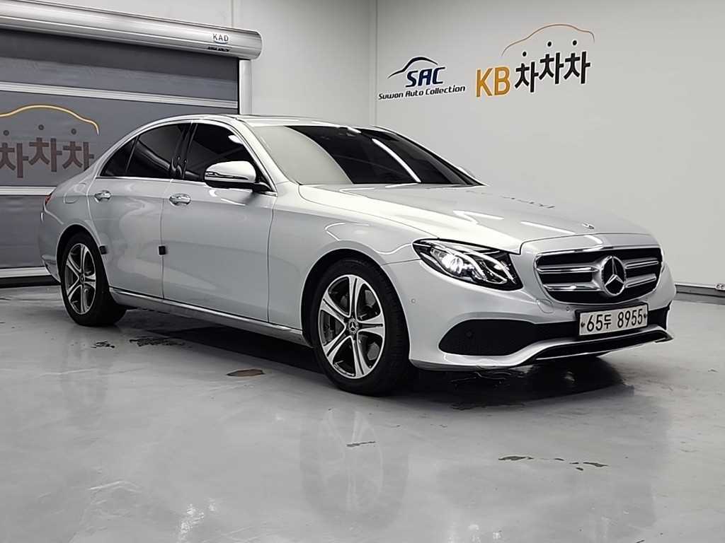 Mercedes Benz E class - Vista 4