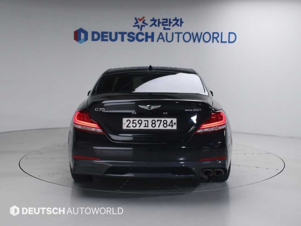 Genesis G70 - Vista 4