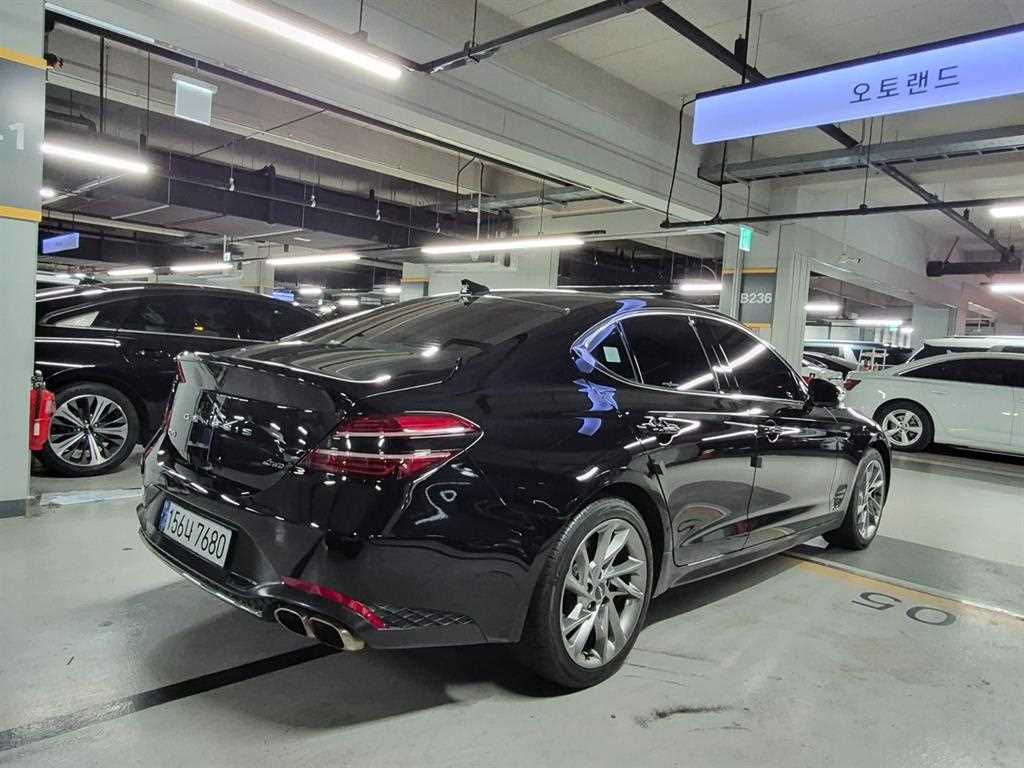 Genesis G70 - Vista 3