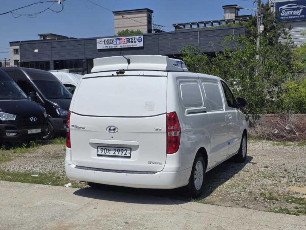HYUNDAI Starex - Vista 4