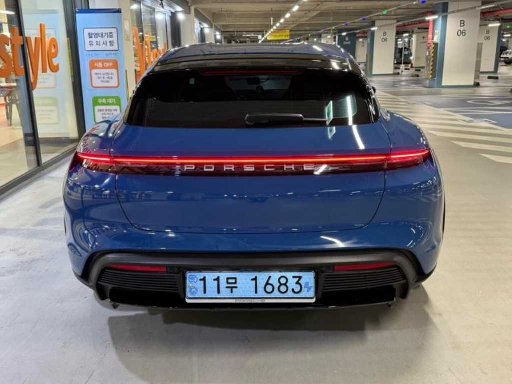 Porsche Taycan - Vista 5
