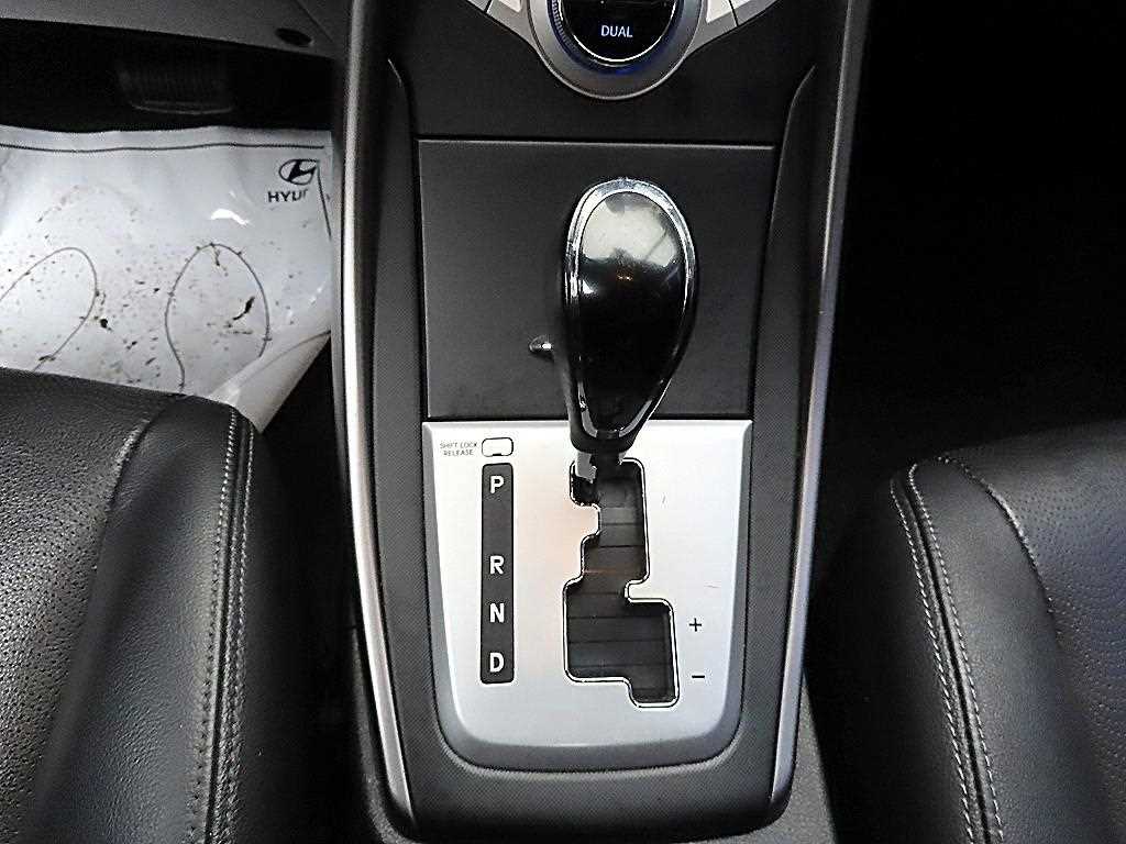 HYUNDAI Avante - Vista 10