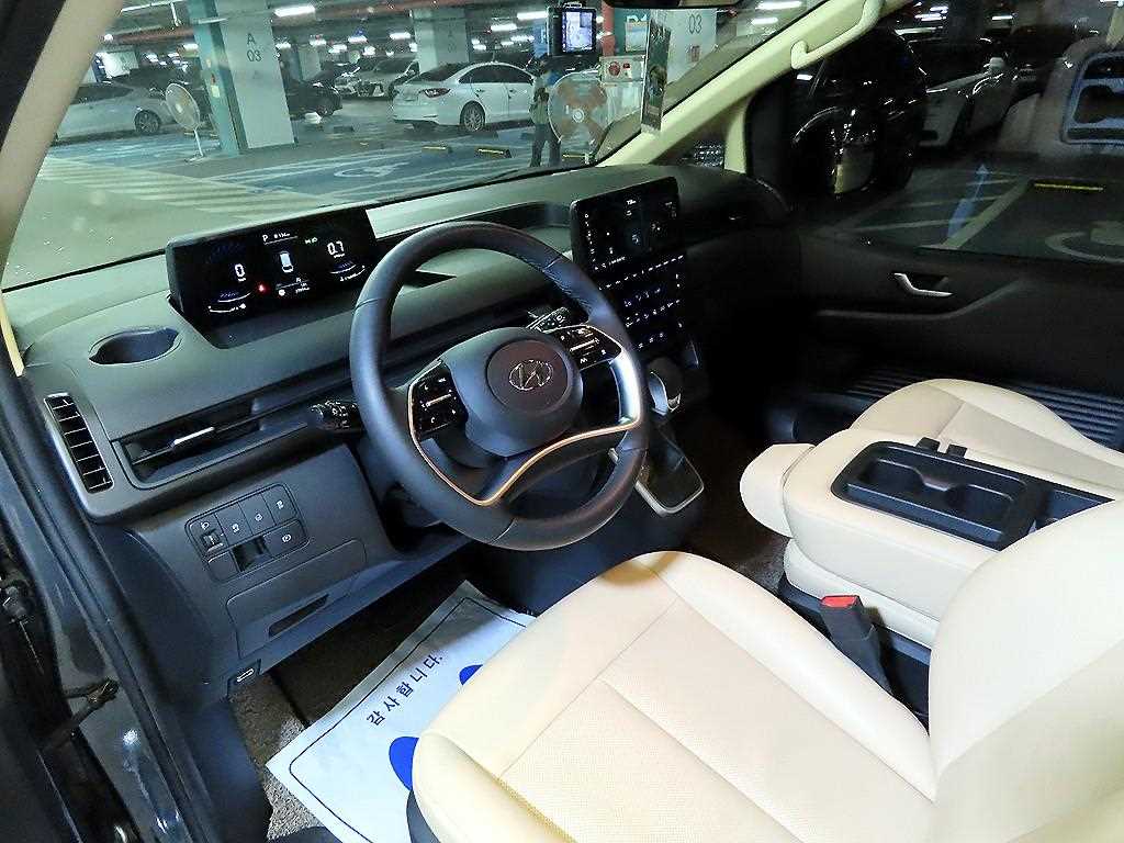HYUNDAI Staria - Vista 10