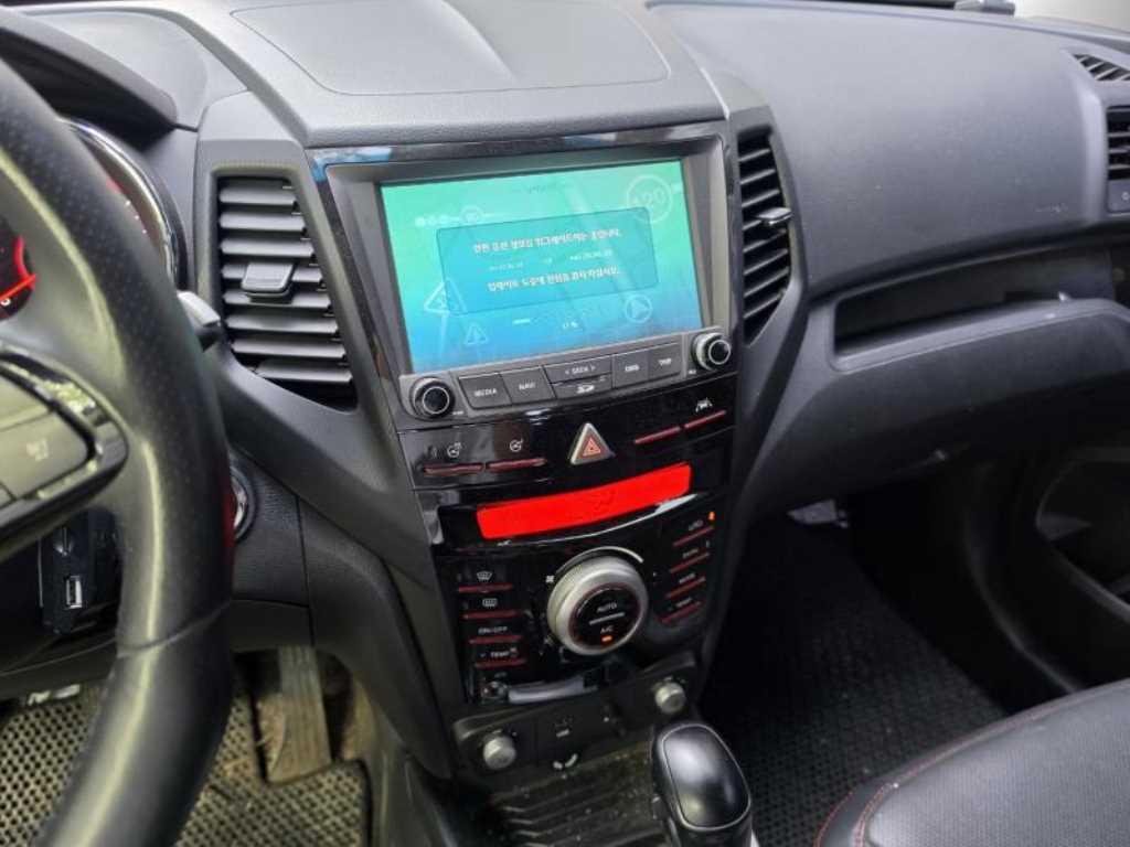 Ssangyong Tivoli - Vista 5