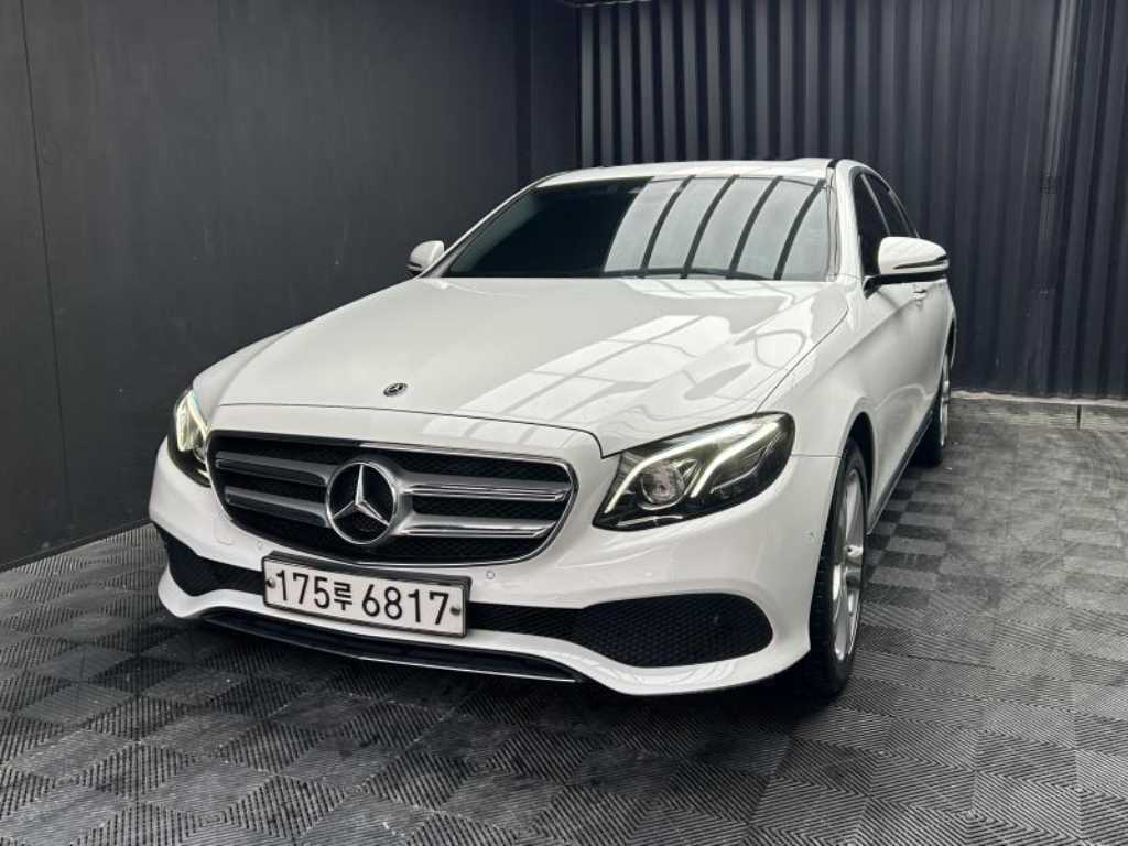 Mercedes Benz E class - Vista 4