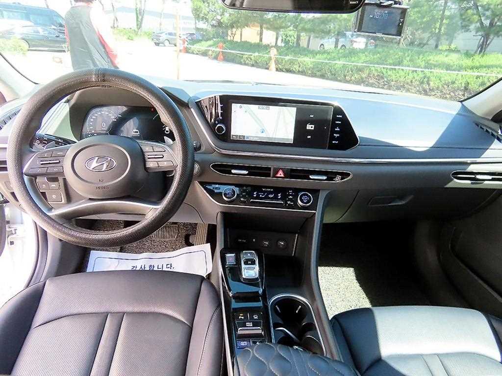 HYUNDAI Sonata - Vista 7