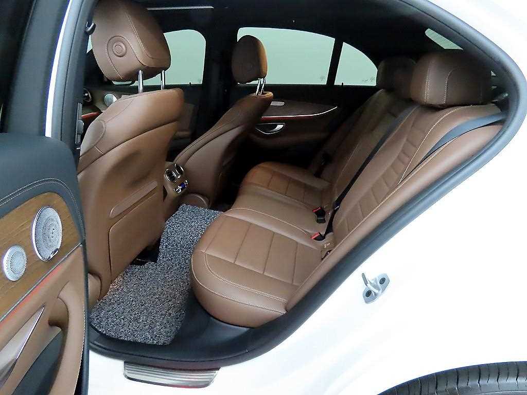 Mercedes Benz E class - Vista 6