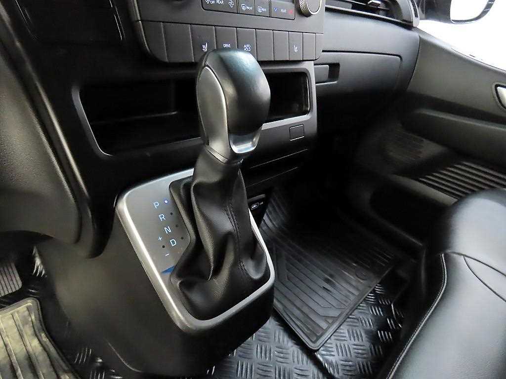HYUNDAI Staria - Vista 10