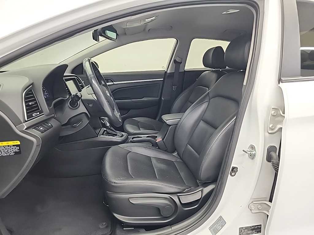 HYUNDAI Avante - Vista 11