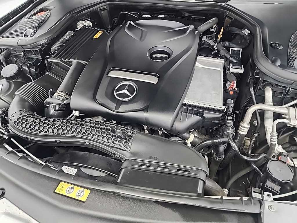 Mercedes Benz E class - Vista 5