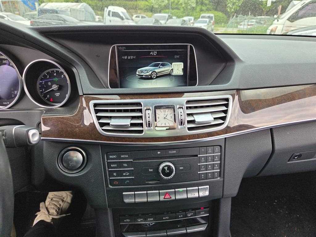 Mercedes Benz E class - Vista 6