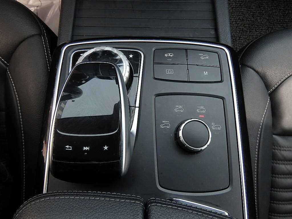 Mercedes Benz GLE Class - Vista 12