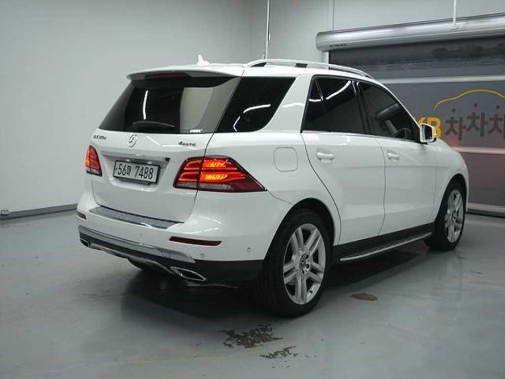 Mercedes Benz GLE Class - Vista 6