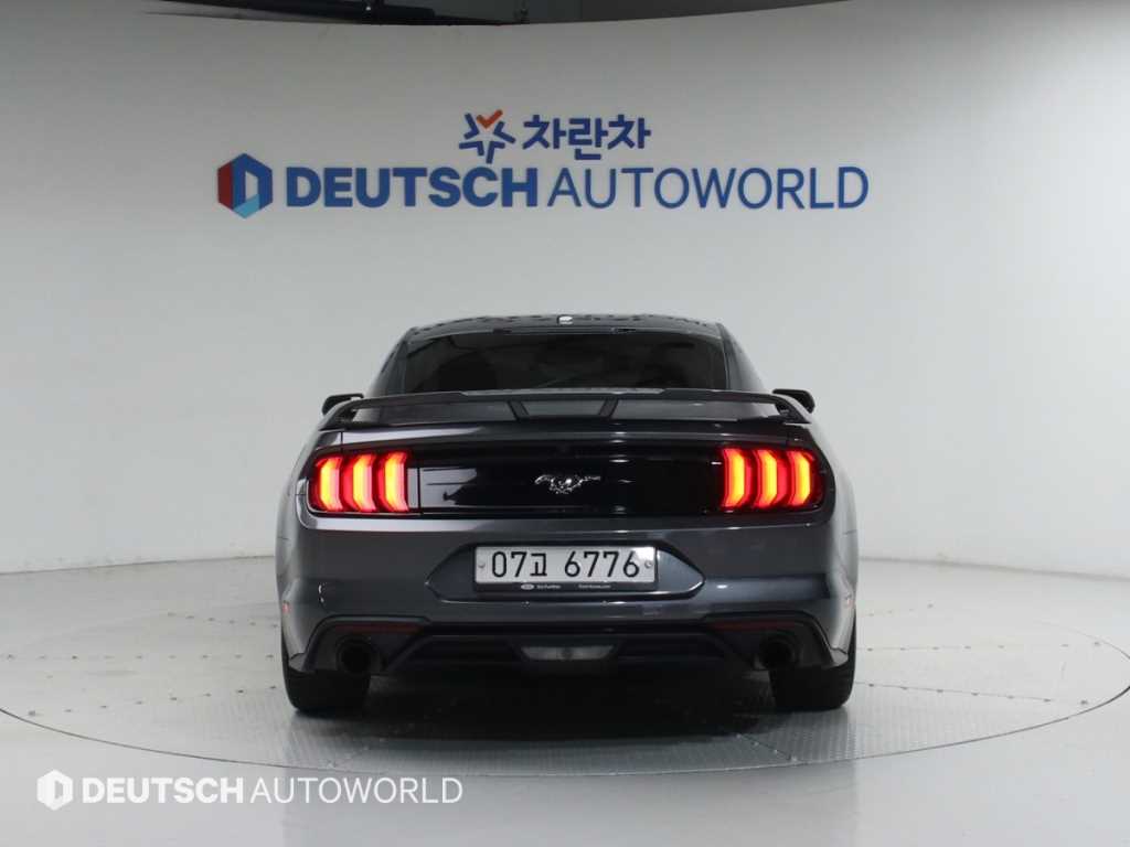 Ford Mustang - Vista 3