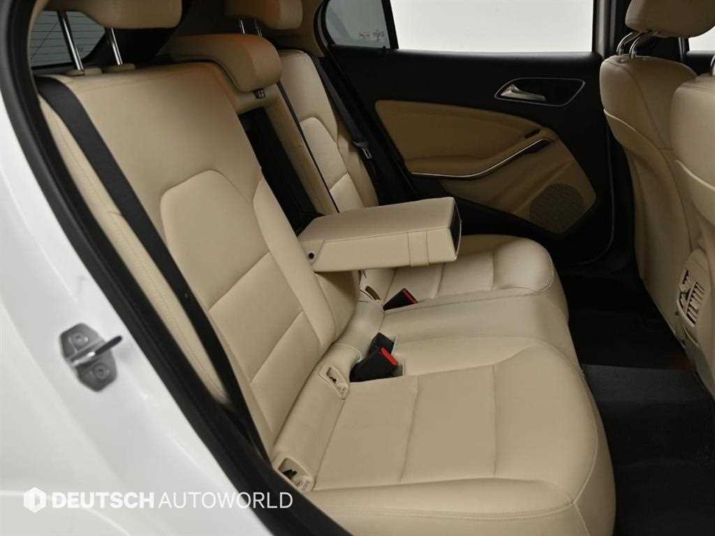 Mercedes Benz GLA Class - Vista 12