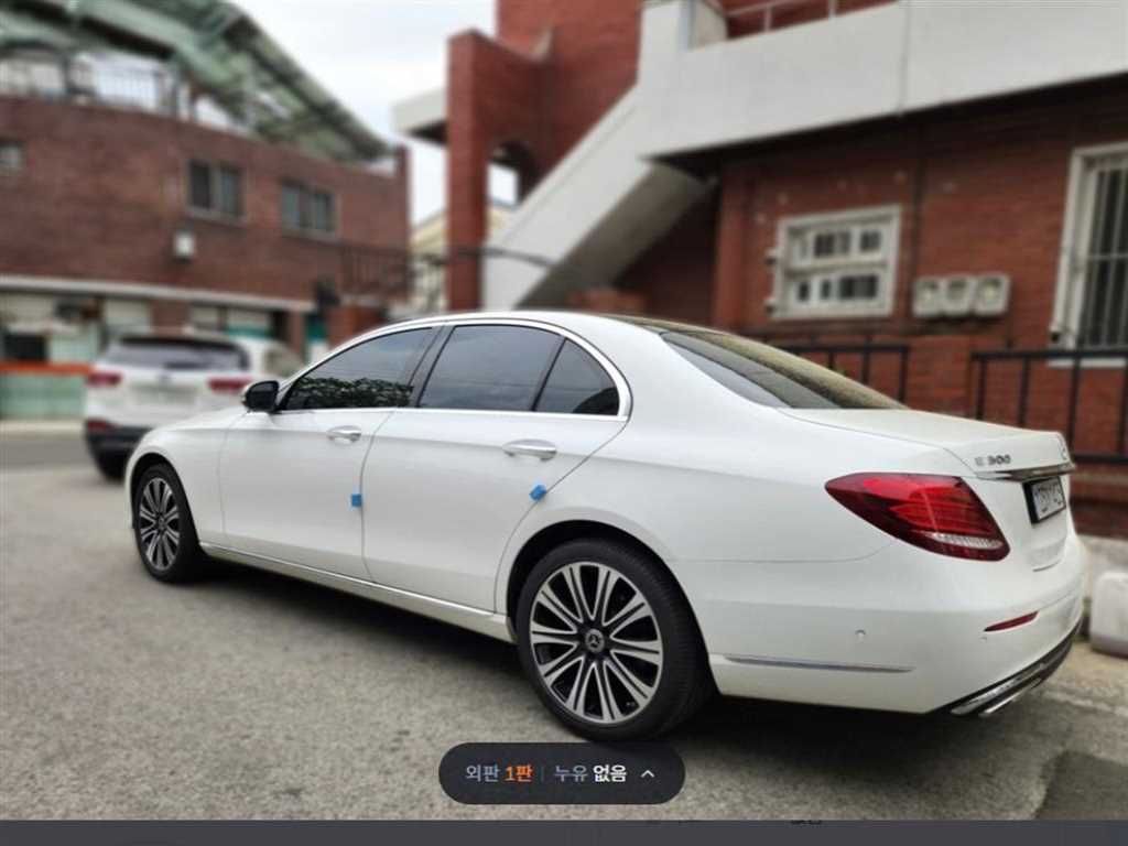Mercedes Benz E class - Vista 4