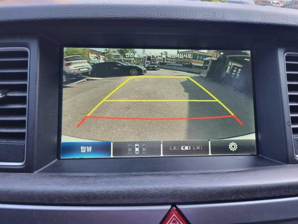 HYUNDAI Genesis - Vista 8
