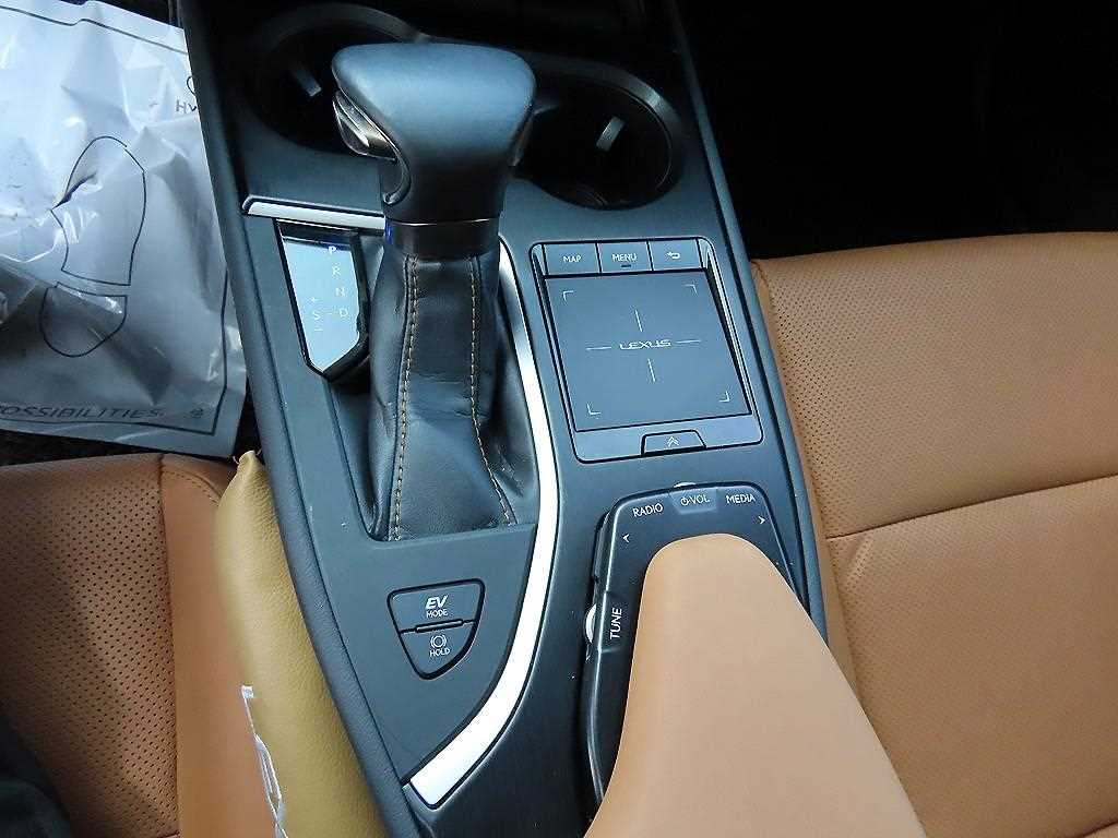 Lexus UX - Vista 10