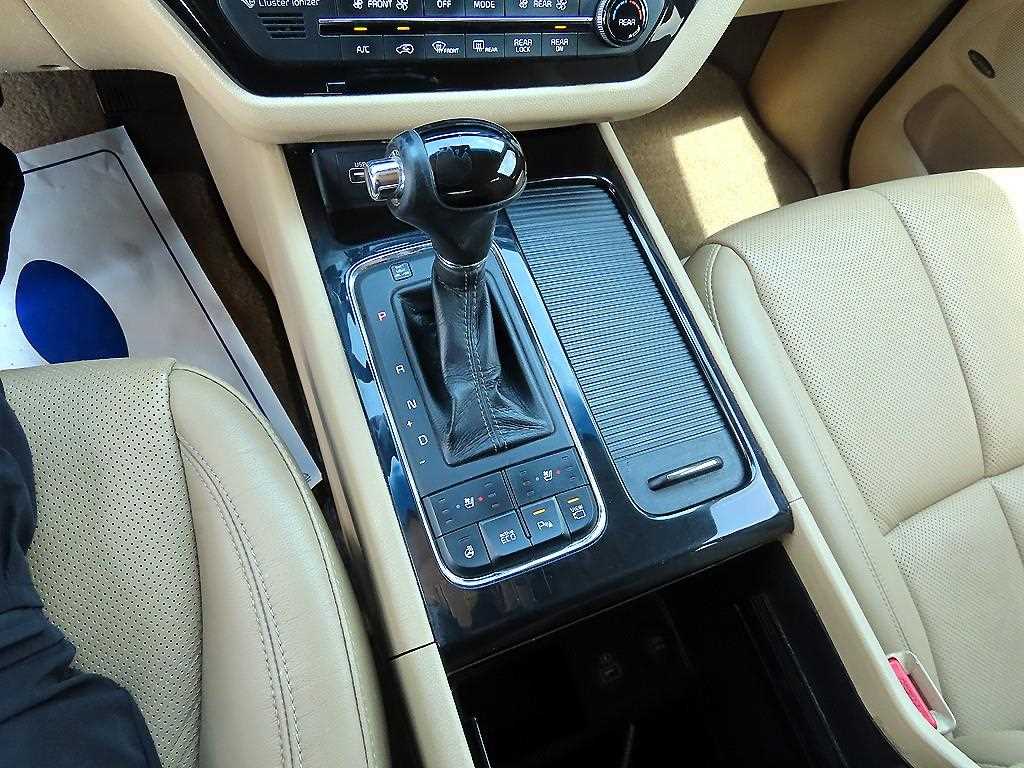 KIA Carnival - Vista 2