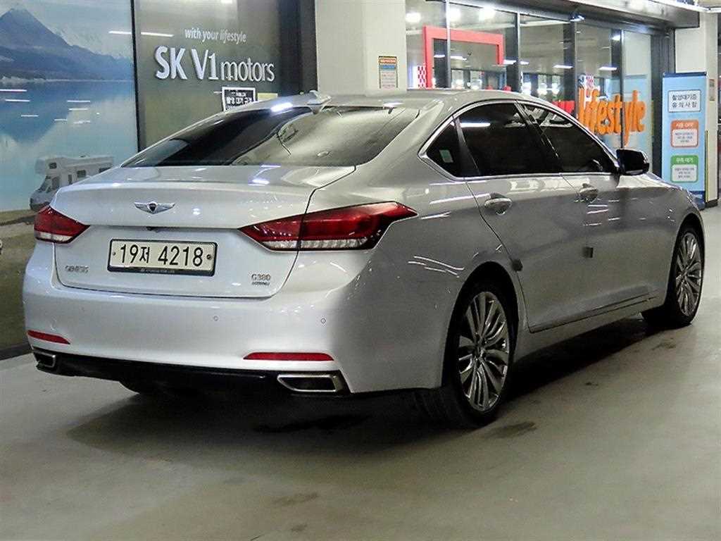 HYUNDAI Genesis - Vista 4