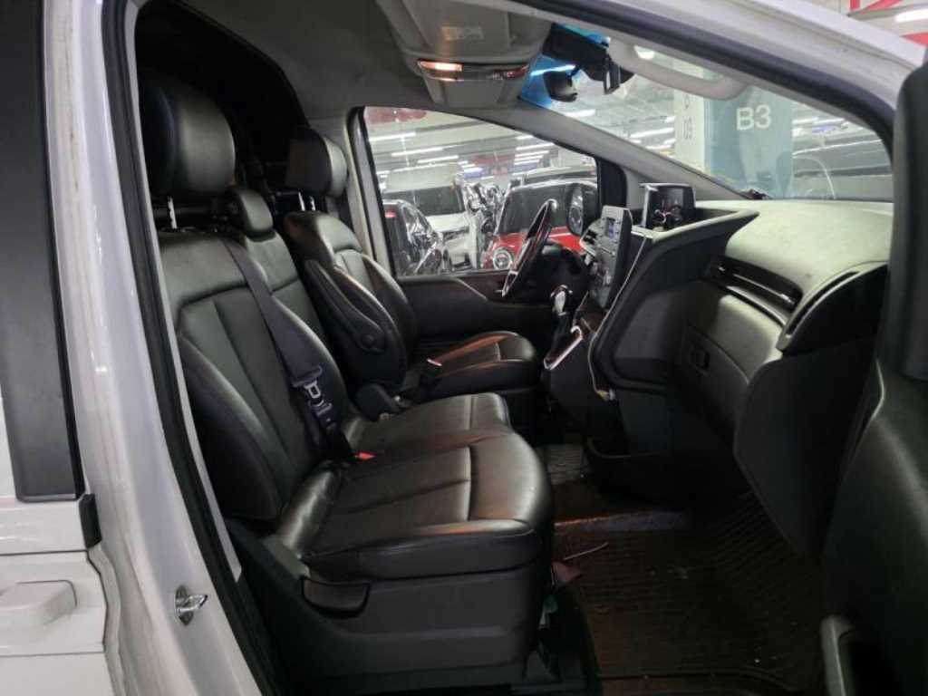 HYUNDAI Staria - Vista 8