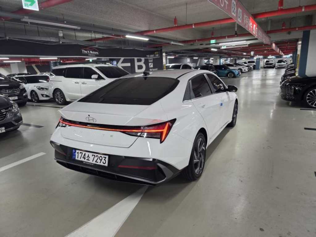 HYUNDAI Avante - Vista 4