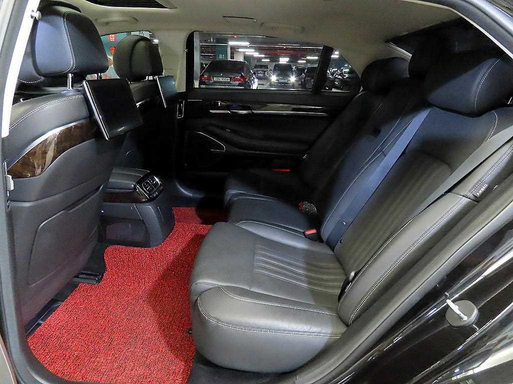 Genesis G90 - Vista 7