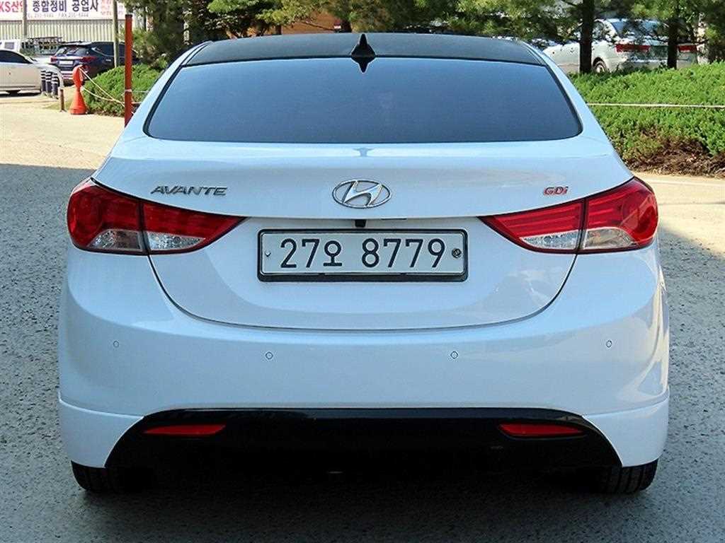 HYUNDAI Avante - Vista 4