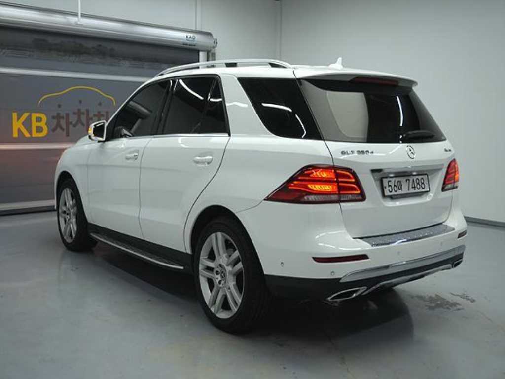 Mercedes Benz GLE Class - Vista 5