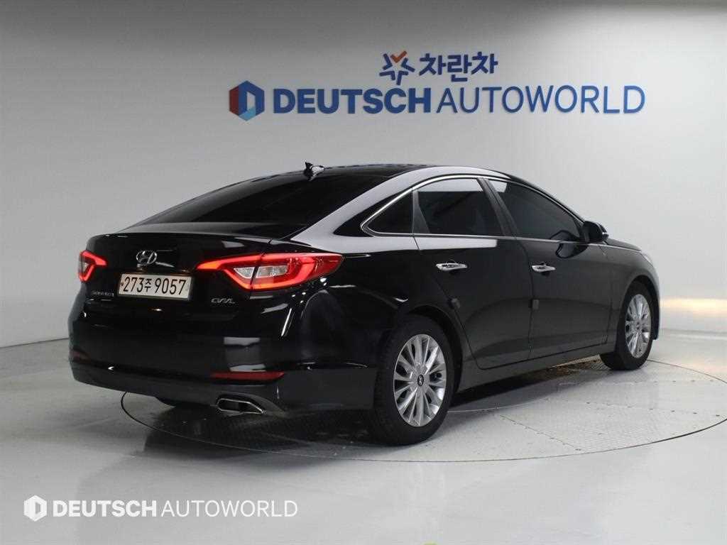 HYUNDAI Sonata - Vista 2