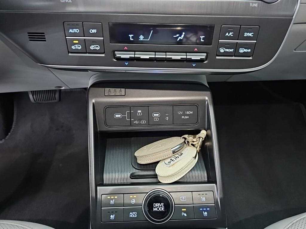 HYUNDAI Kona - Vista 10