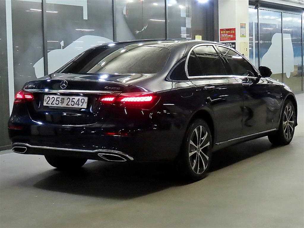 Mercedes Benz E class - Vista 4
