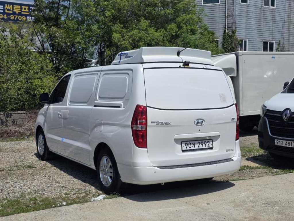HYUNDAI Starex - Vista 3