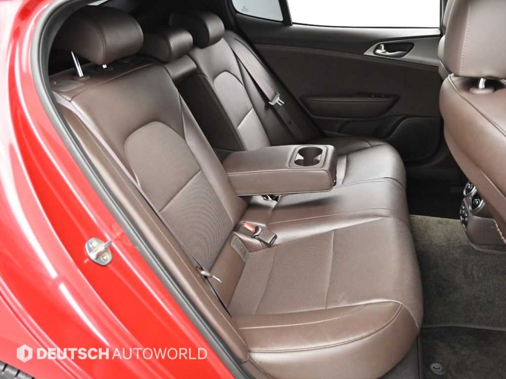 KIA Stinger - Vista 12