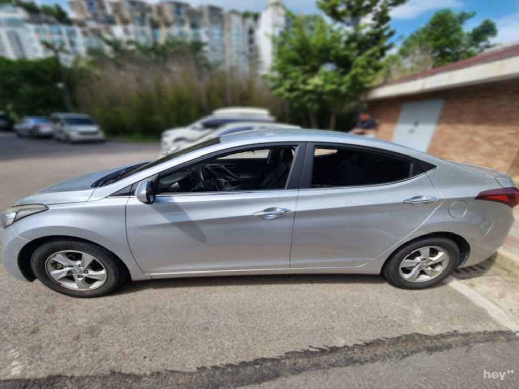 HYUNDAI Avante - Vista 2