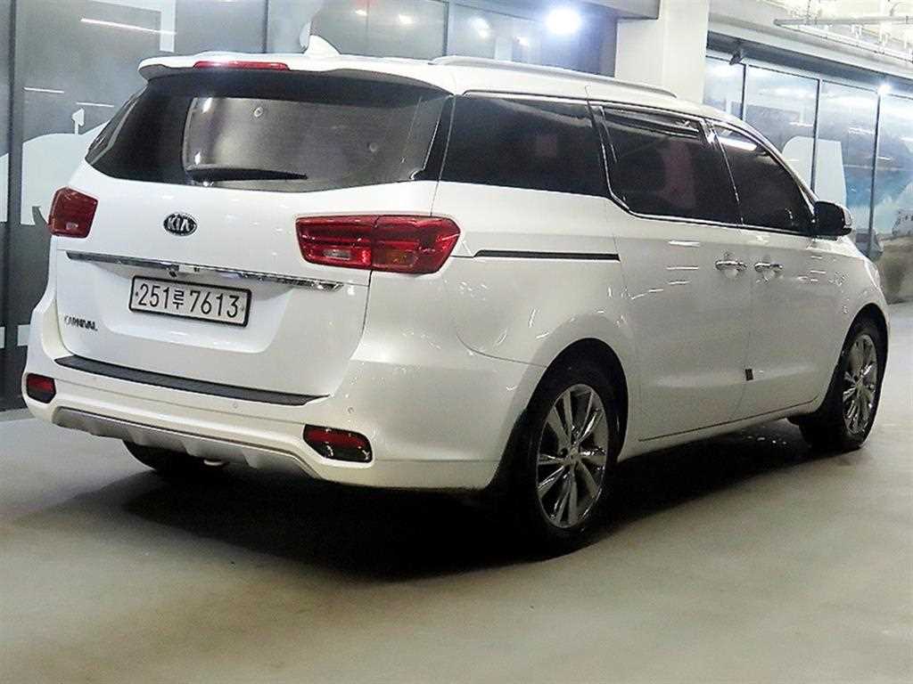 KIA Carnival - Vista 4