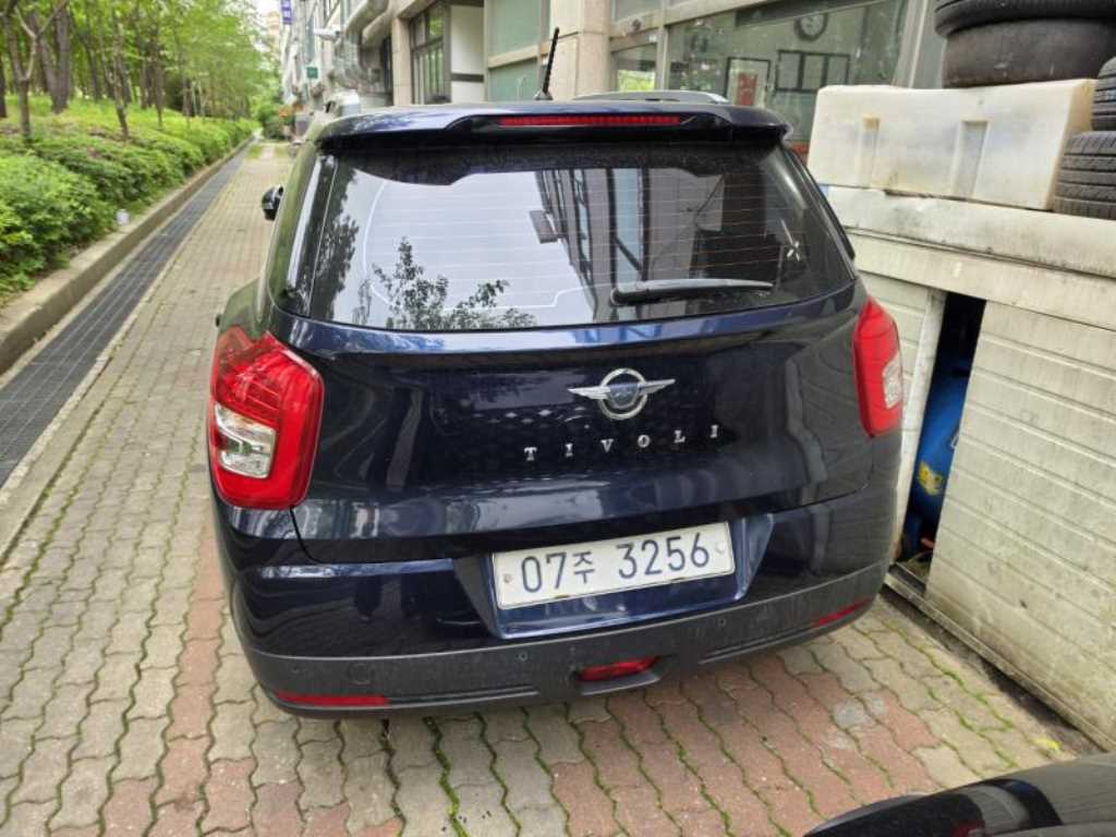 Ssangyong Tivoli - Vista 2
