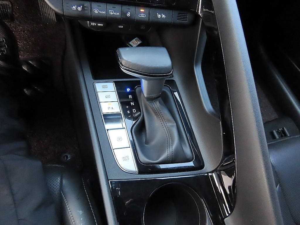 HYUNDAI Avante - Vista 10