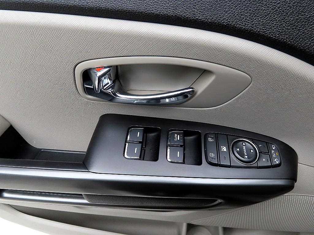 KIA Carnival - Vista 11
