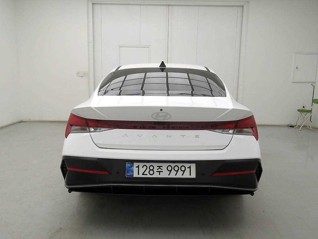 HYUNDAI Avante - Vista 3