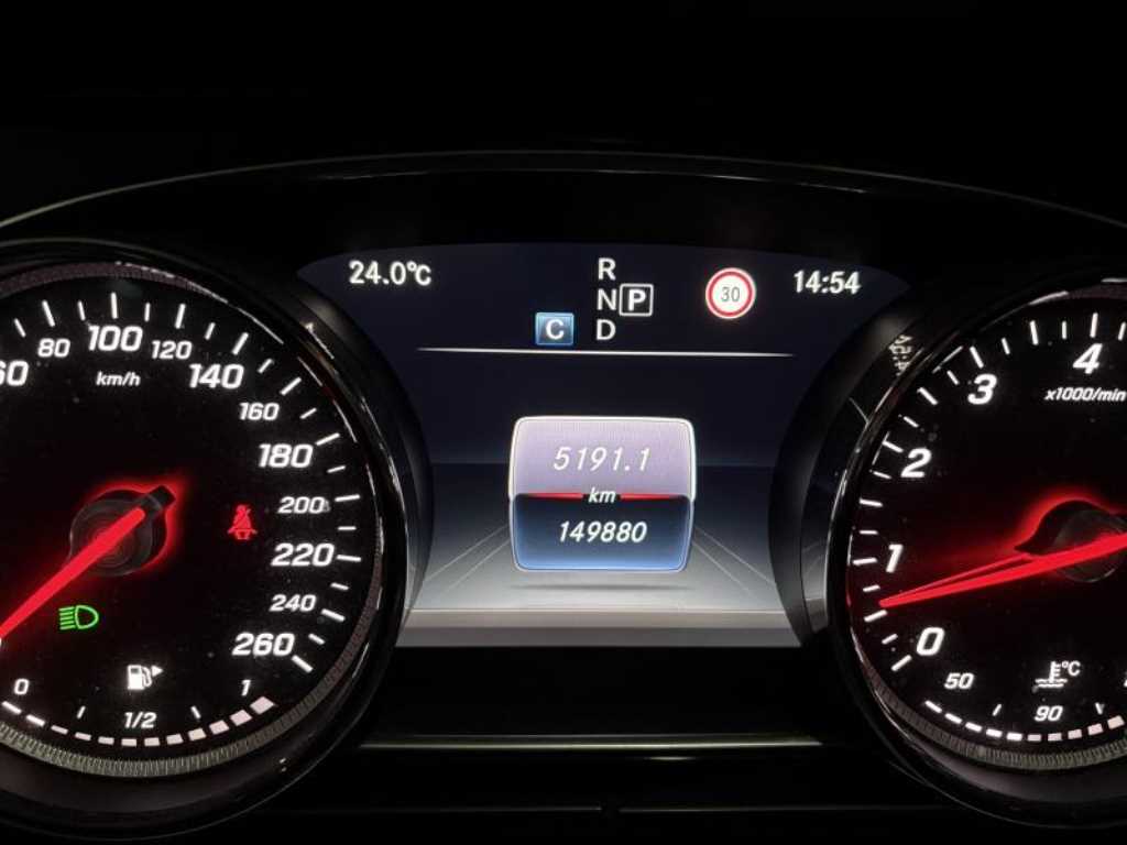 Mercedes Benz E class - Vista 3