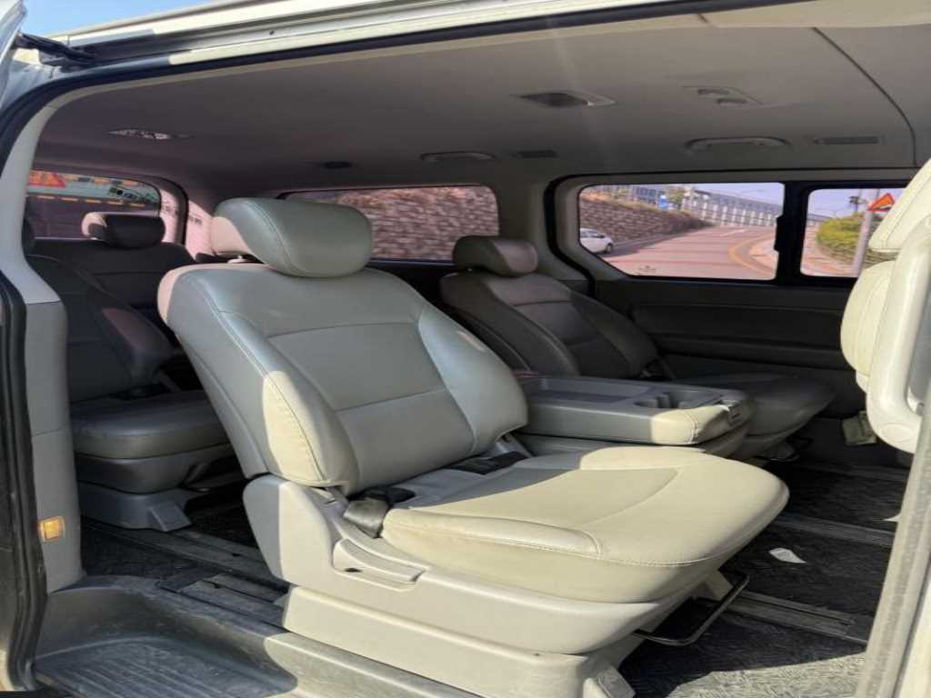 HYUNDAI Starex - Vista 5