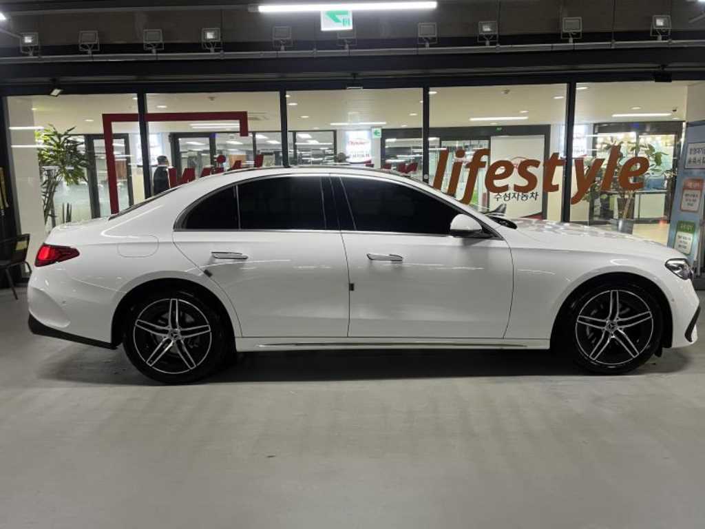 Mercedes Benz E class - Vista 3