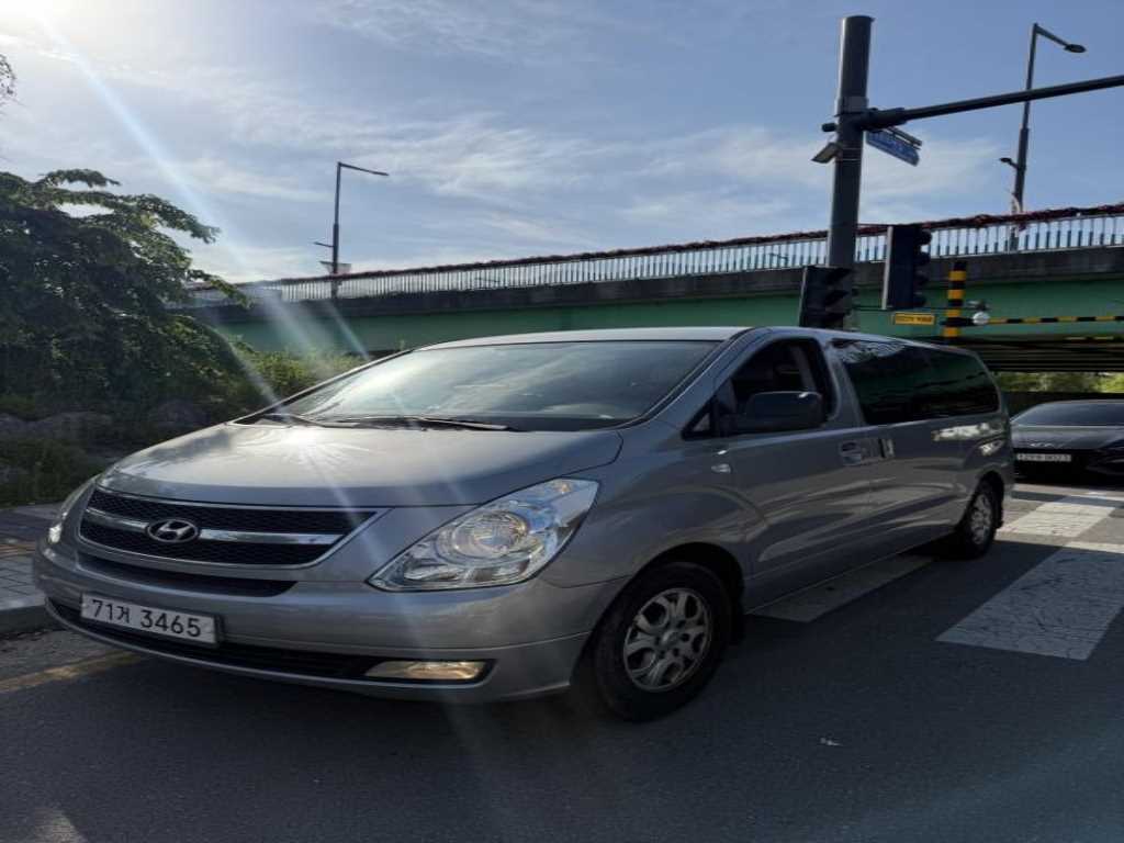 HYUNDAI Starex - Vista 7