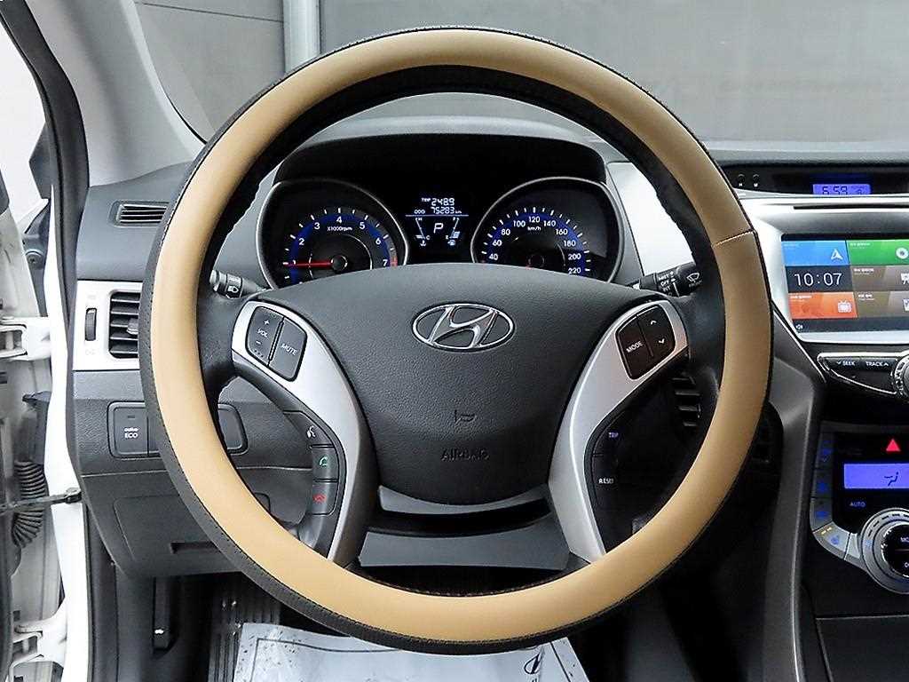 HYUNDAI Avante - Vista 9