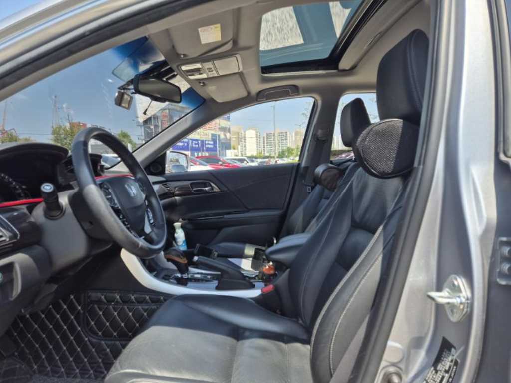 Honda Accord - Vista 9