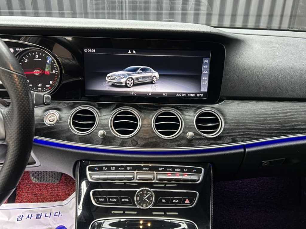 Mercedes Benz E class - Vista 10